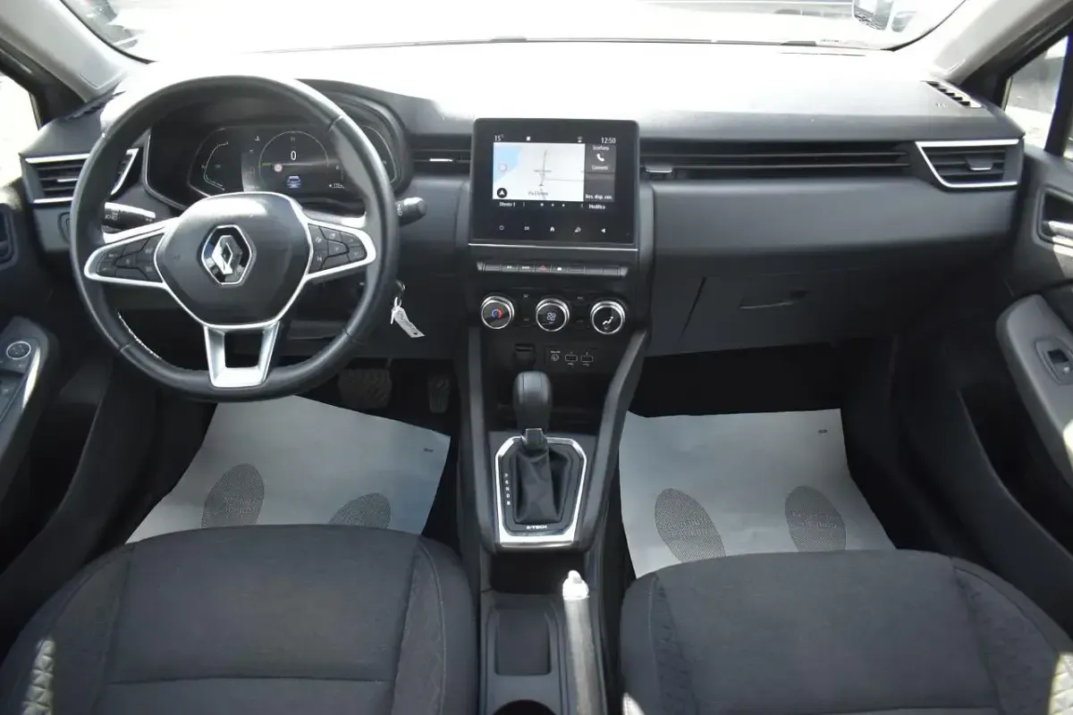 Usata Renault Clio Equilibre 140 CV (102 kW) 2022 Argento Utilitaria