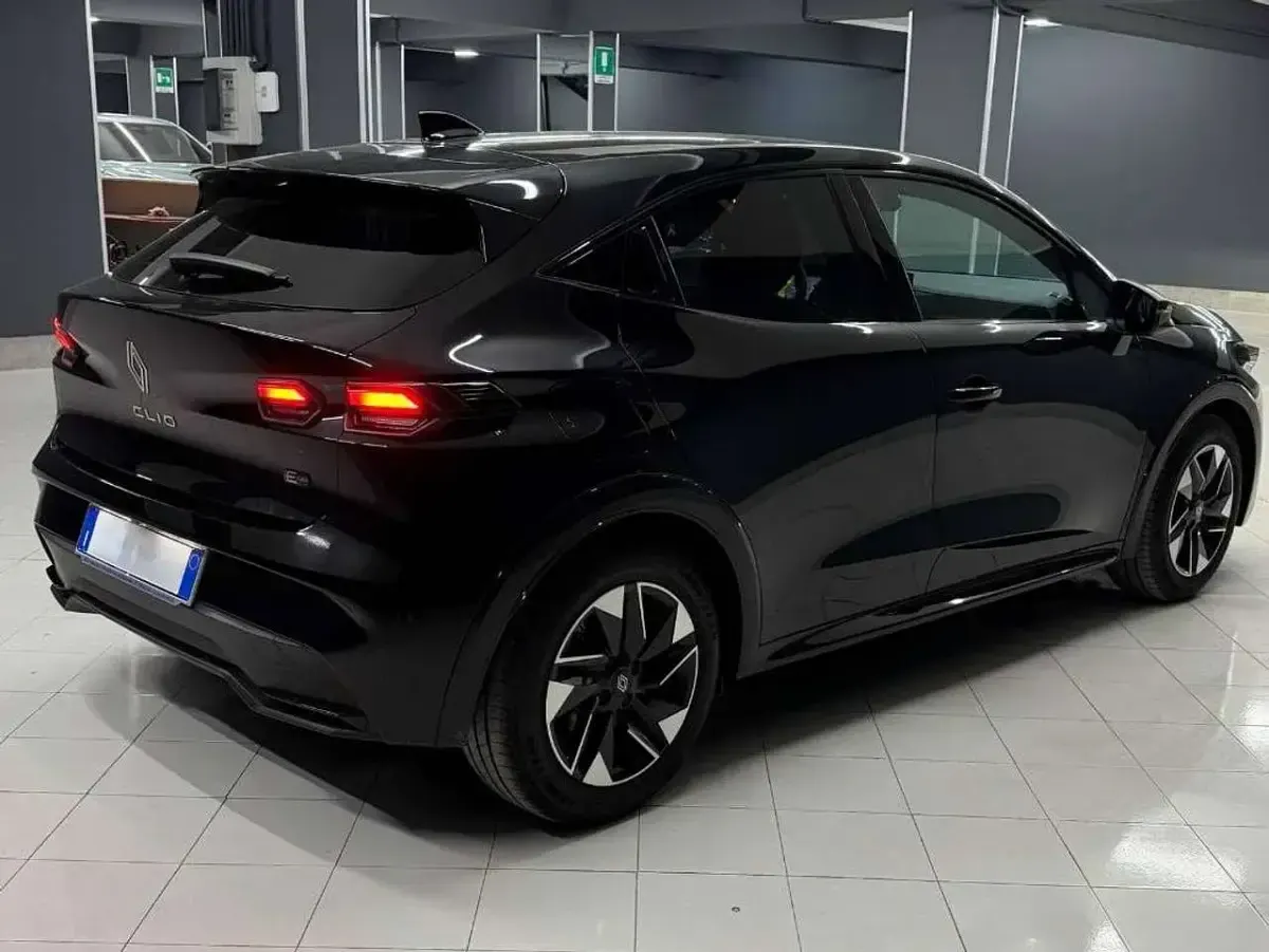 Nuova Renault Clio V Techno 109 CV (80 kW) 2026 Nero etoile' Berlina