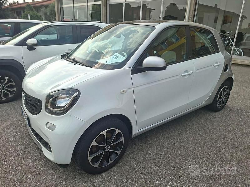 Usata Smart ForFour 70 CV (51 kW) 2015 Bianco Utilitaria