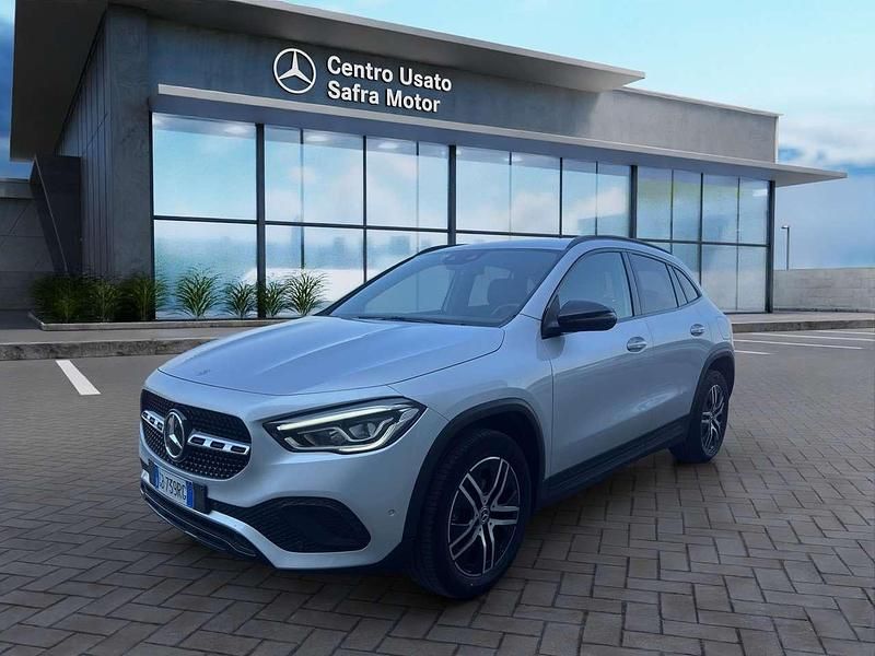 Usata Mercedes GLA200 150 CV (110 kW) 2020 Argento SUV