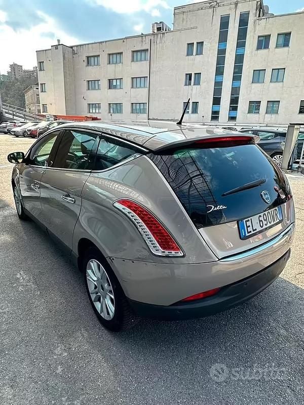 Usata Lancia Delta 130 CV (95 kW) 2012 Grigio Utilitaria