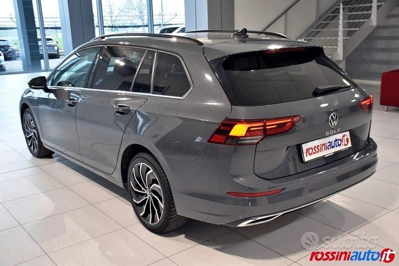 Usata VW Golf VIII Style 116 CV (85 kW) 2022 Grigio Station wagon