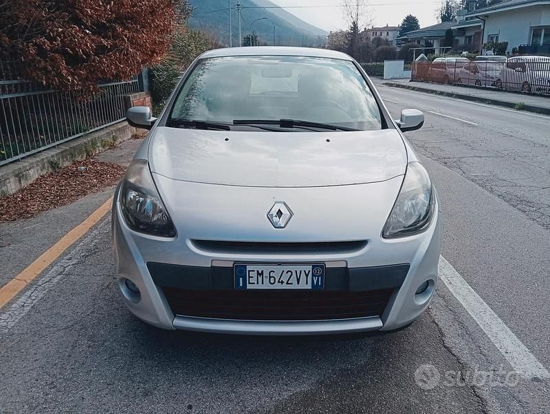 Usata Renault Clio IV Dynamique 75 CV (55 kW) 2012 Grigio Berlina