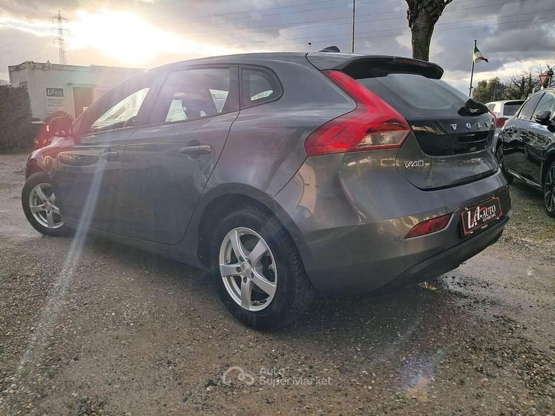 Usata Volvo V40 Summum 116 CV (85 kW) 2013 Grigio Utilitaria