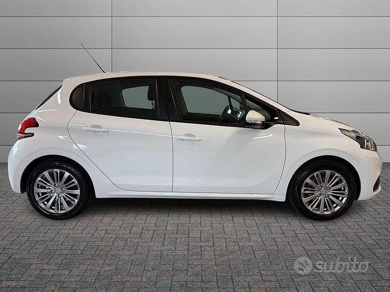 Usata Peugeot 208 Active 82 CV (60 kW) 2018 Bianco Utilitaria
