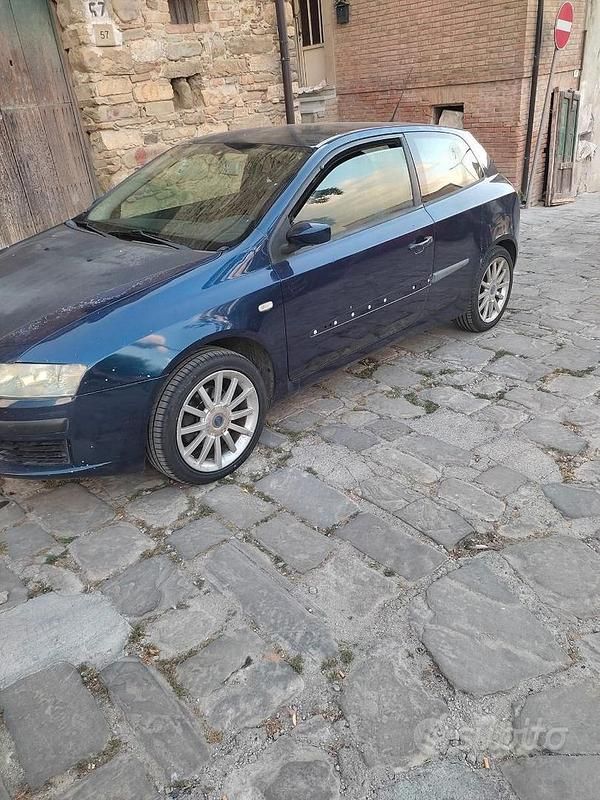 Usata Fiat Stilo 116 CV (85 kW) 2004 Blu Utilitaria
