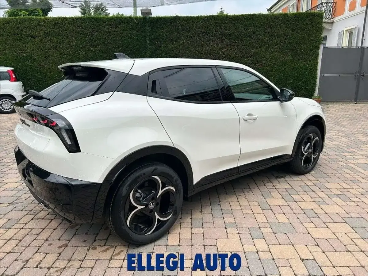 Nuova Alfa Romeo GT Junior 136 CV (100 kW) 2026 Bianco SUV