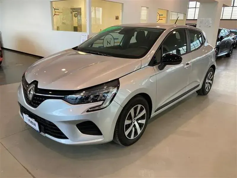 Usata Renault Clio Zen 140 CV (102 kW) 2023 Grigio chiaro Utilitaria