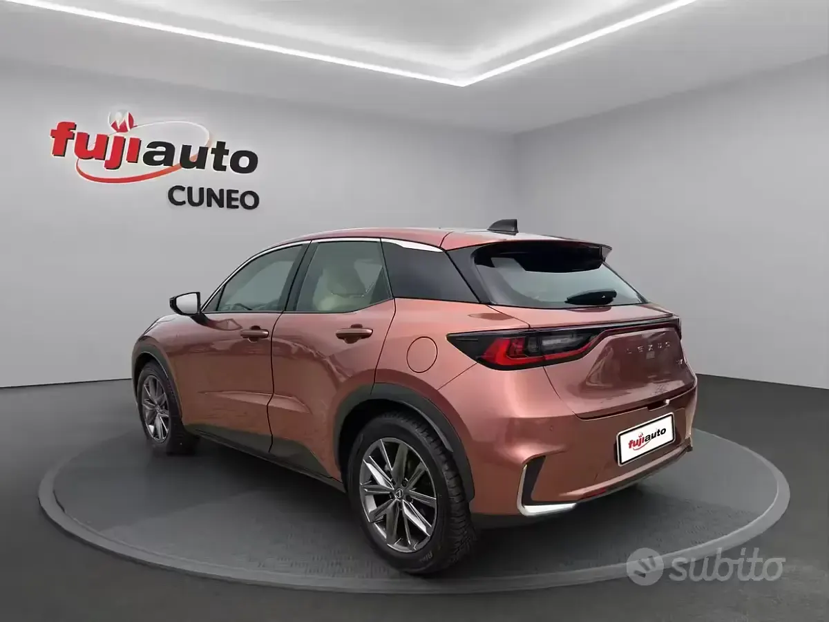 Usata Lexus LBX 136 CV (100 kW) 2024 Giallo SUV