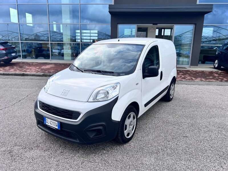 Bianco Usata 2022 Fiat Fiorino Monovolume | 14.900 € (Molto cara) - Immagine 1/4