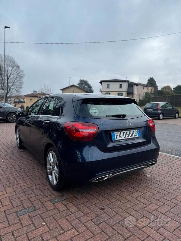 Usata Mercedes A180 122 CV (89 kW) 2017 Blu Berlina
