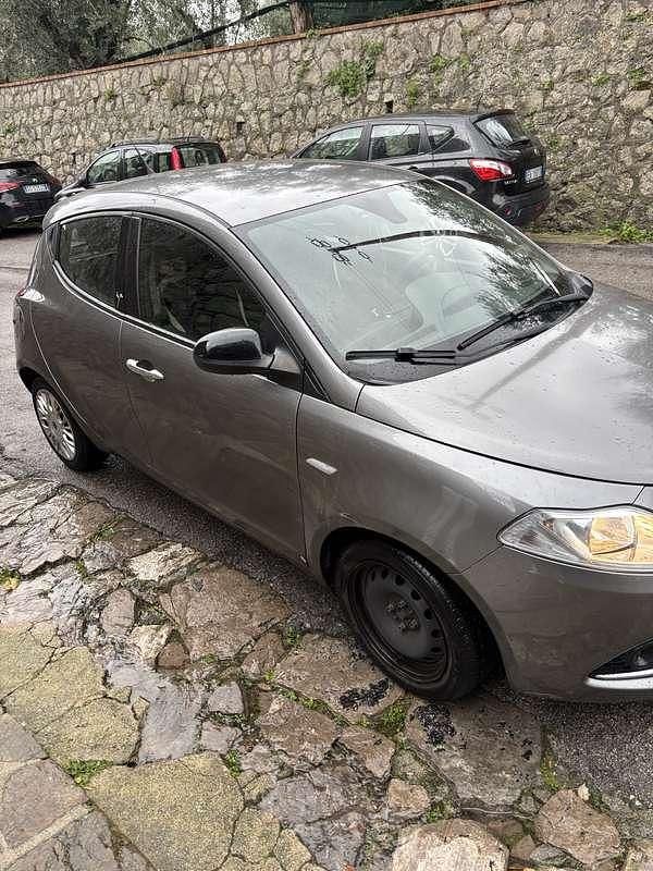 Usata Lancia Ypsilon Platinum 69 CV (50 kW) 2017 Utilitaria