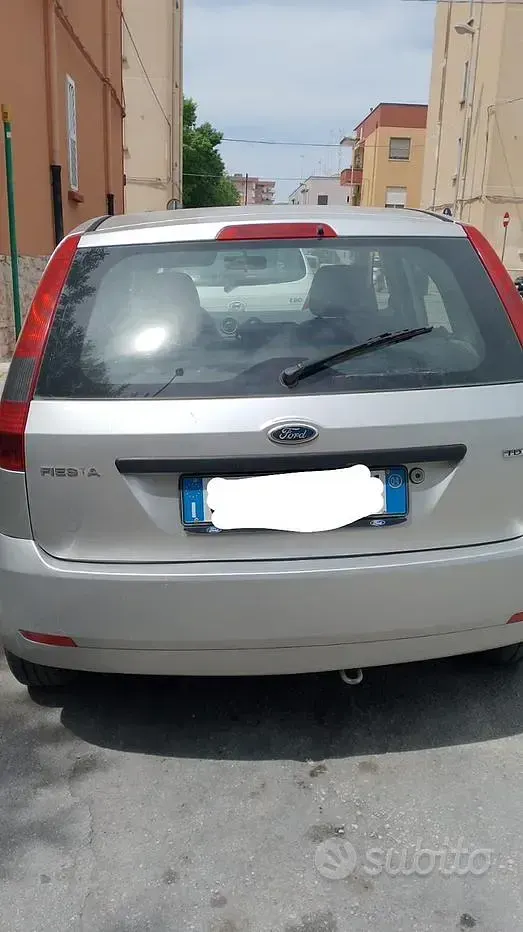 Second-hand Ford Fiesta 68 CP (50 kW) 2004 Gri Hatchback