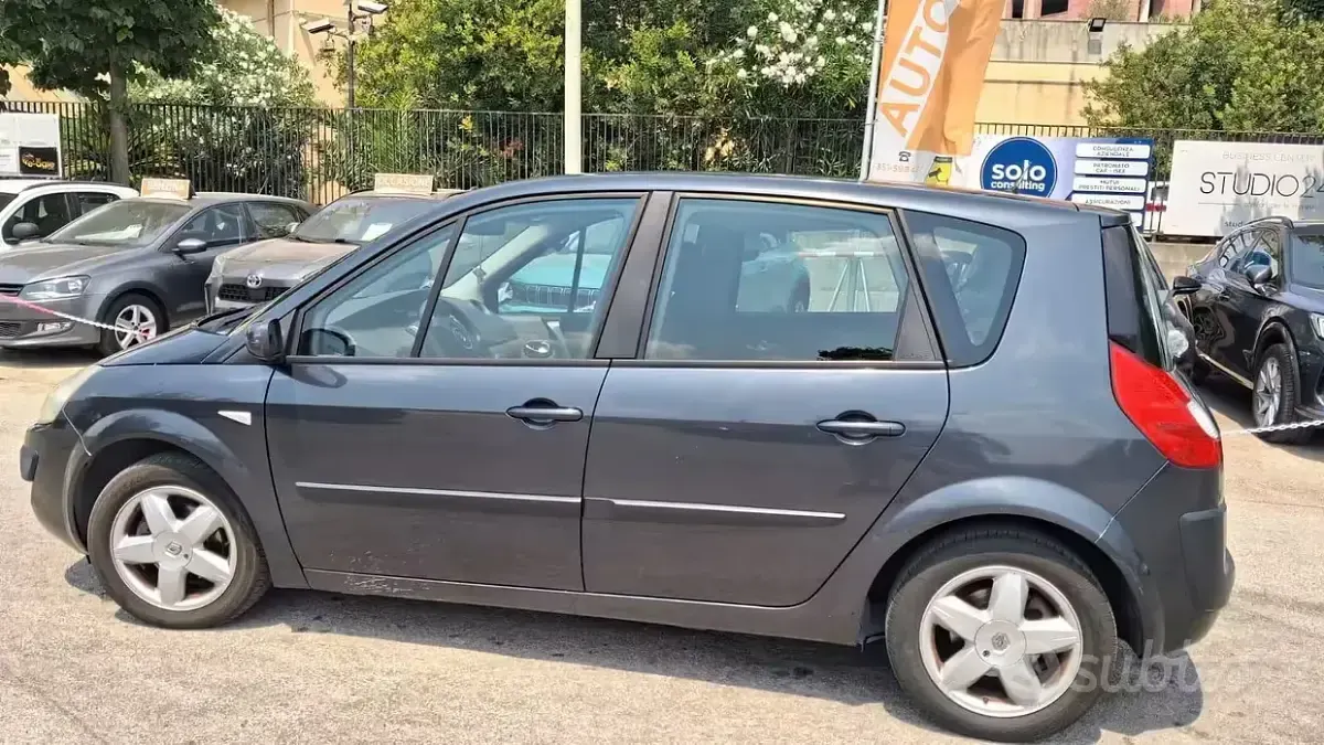 Usata Renault Scénic II 106 CV (77 kW) 2007 Bluazzurro Monovolume