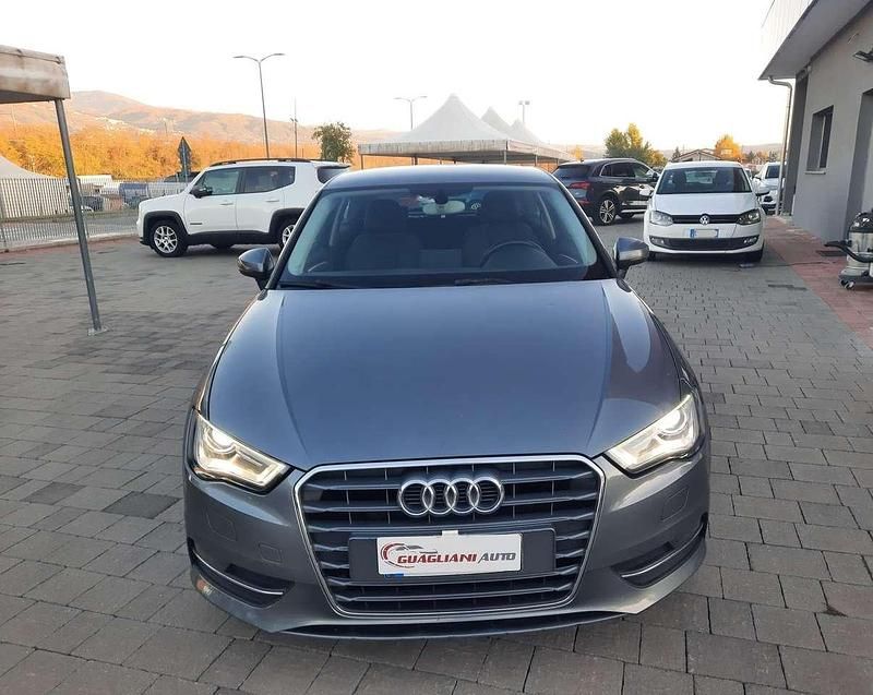 Grigio Usata 2014 Audi A3 Business Tre volumi | 9900 € (Buon prezzo) - Immagine 1/4