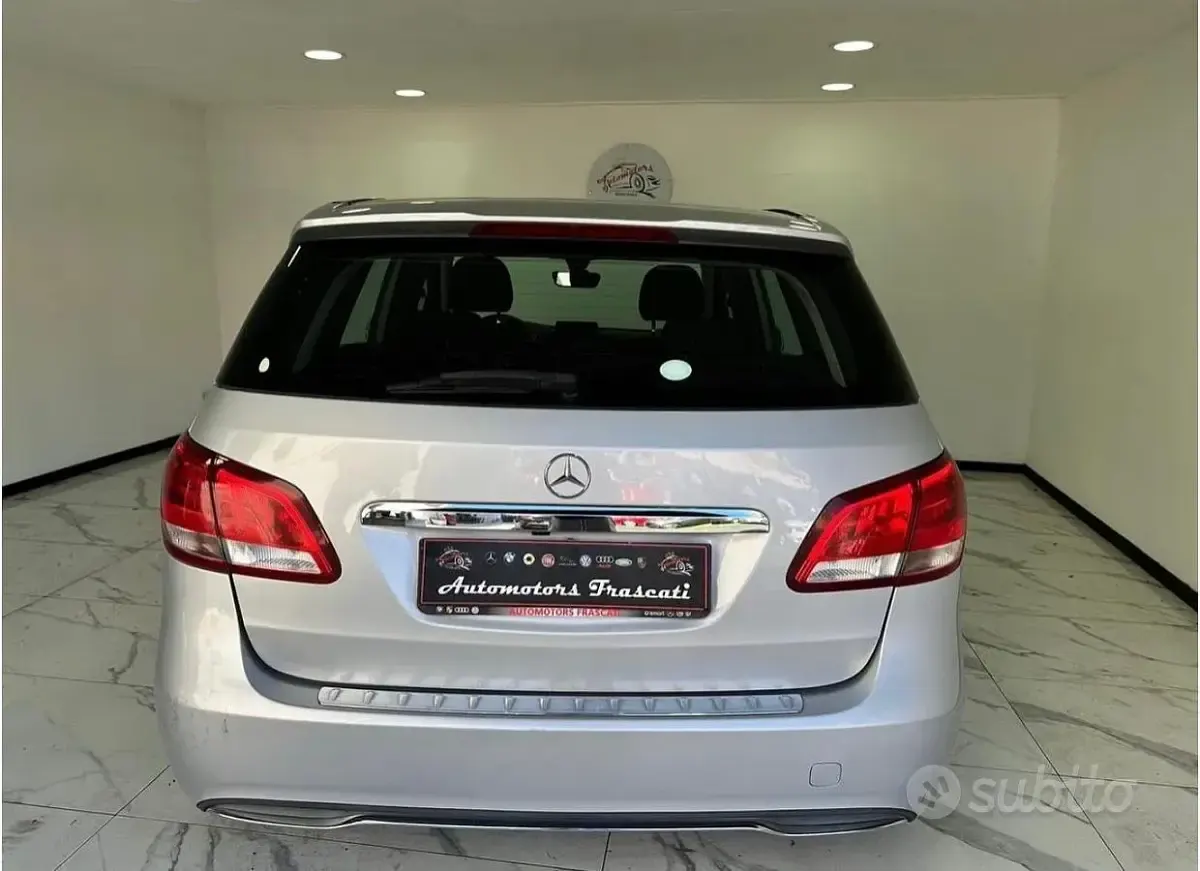 Usata Mercedes B180 Executive 109 CV (80 kW) 2017 Grigio Utilitaria