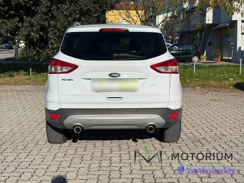 Usado Ford Kuga Titanium 120 CV (88 kW) 2015 Blanco SUV