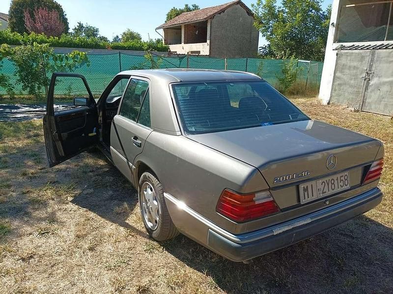 Usata Mercedes E200 136 CV (100 kW) 1993 Berlina