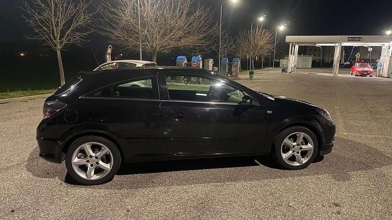 Occasion Opel Astra GTC Cosmo 110 ch (80 kW) 2009 Noir Berline