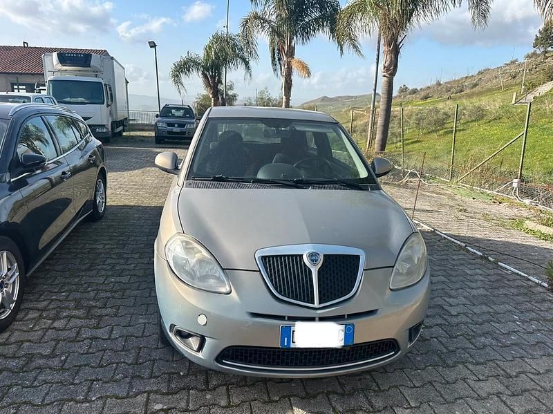 Usata Lancia Ypsilon 76 CV (55 kW) 2008 Argento Utilitaria