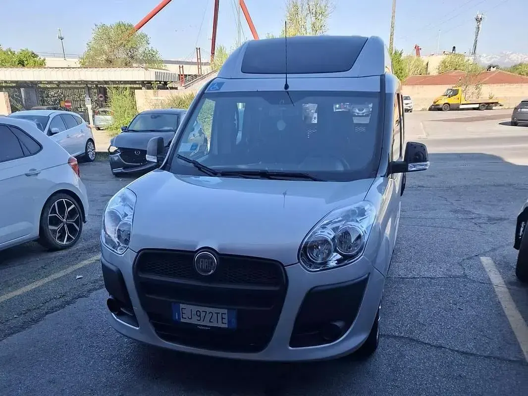 Usata Fiat Doblò 105 CV (77 kW) 2011 Grigio Monovolume