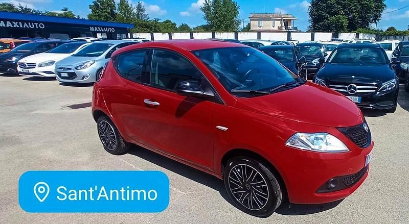 Rosso Usata 2023 Lancia Ypsilon Due volumi | 10.999 € (Buon prezzo) - Immagine 1/4