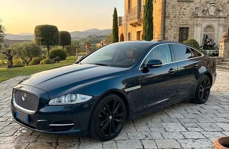 Usata Jaguar XJ 275 CV (202 kW) 2011 Blu Berlina