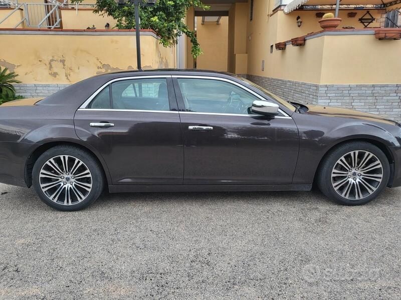 Usata Lancia Thema 239 CV (175 kW) 2011 Marrone Berlina