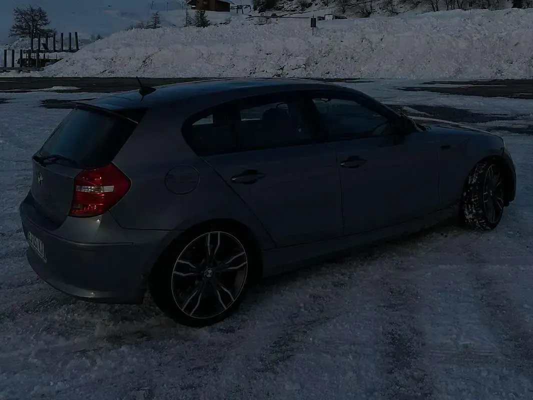 Usata BMW 118 143 CV (105 kW) 2011 Grigio Utilitaria
