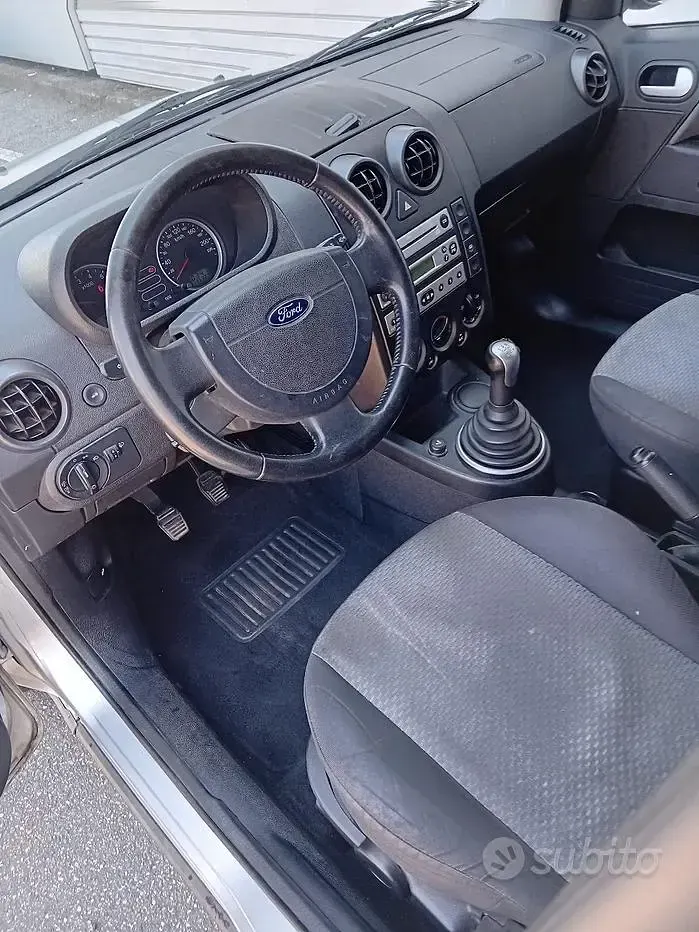 Usata Ford Fusion 80 CV (58 kW) 2005 Grigio Utilitaria