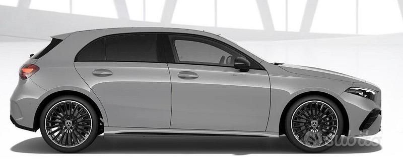 Nuova Mercedes A200 AMG line 150 CV (110 kW) 2025 Manufaktur grigio alpino Berlina