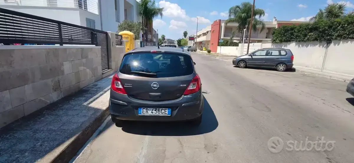 Usata Opel Corsa 85 CV (62 kW) 2013 Marrone Utilitaria