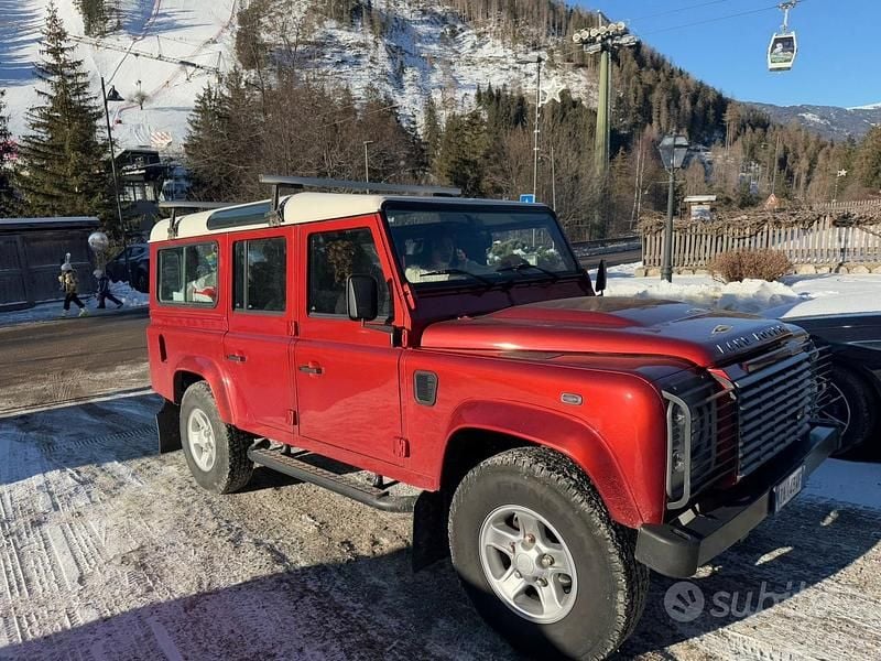 Usata Land Rover Defender SE 122 CV (89 kW) 2009 Rosso Station wagon