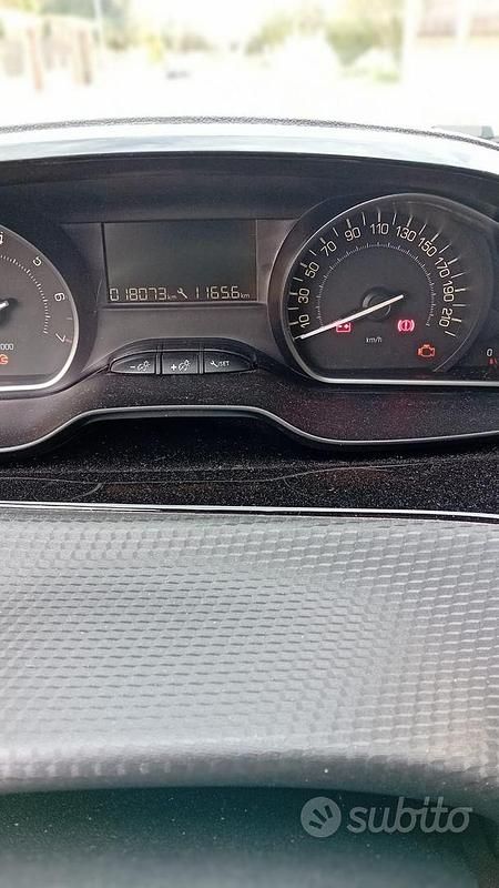 Grigio Usata 2019 Peugeot 208 Due volumi | 10.000 € (Ottimo prezzo) - Immagine 1/4