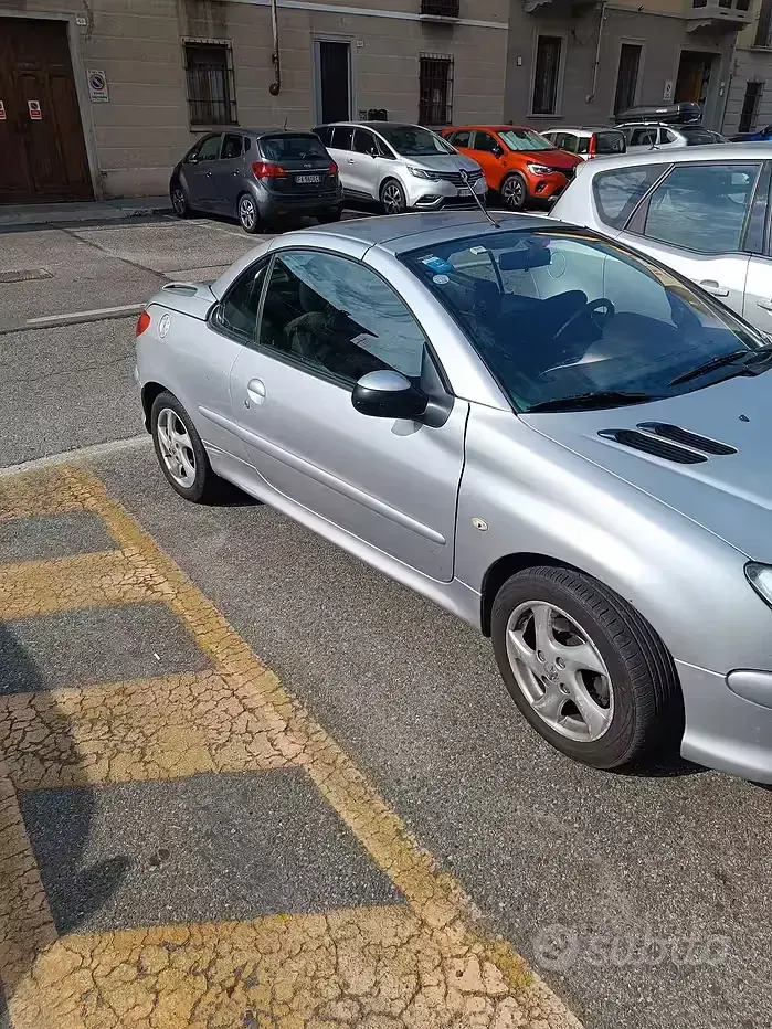 Usata Peugeot 206 CC 109 CV (80 kW) 2005 Grigio Cabrio