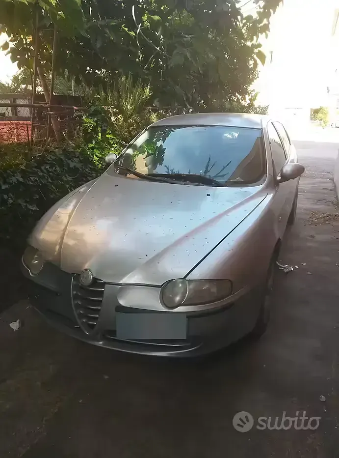 Usata Alfa Romeo 147 116 CV (85 kW) 2002 Grigio Utilitaria