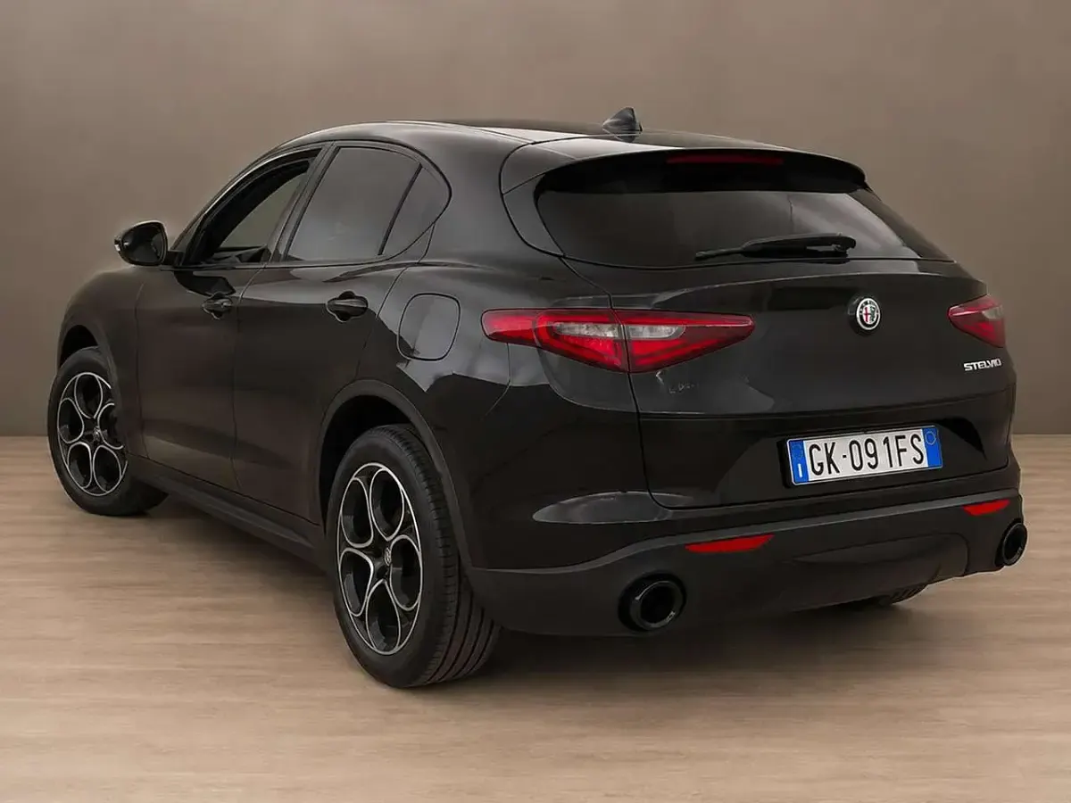 Usata Alfa Romeo Stelvio Sprint 160 CV (117 kW) 2022 Nero SUV