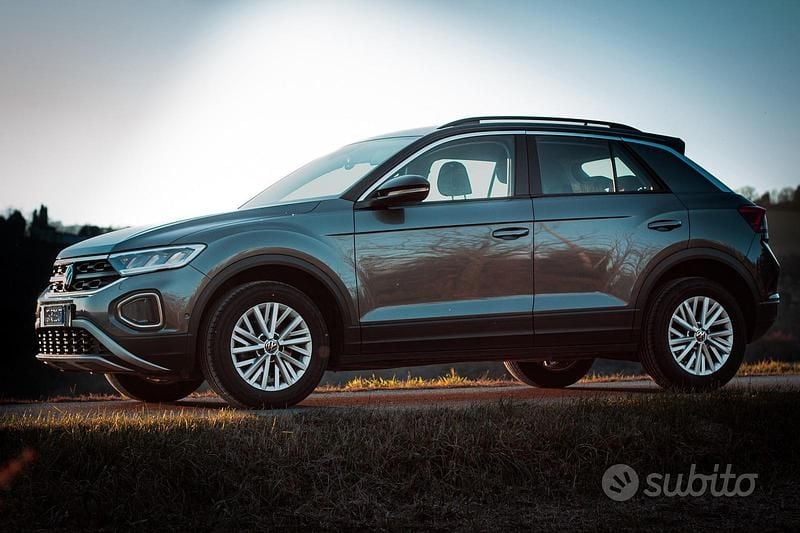 Usata VW T-Roc 116 CV (85 kW) 2023 Grigio SUV