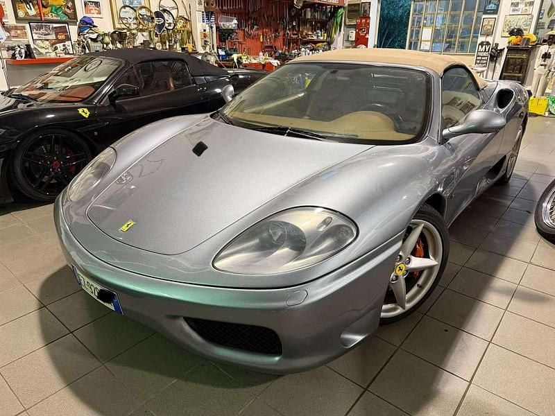 Usata Ferrari 360 400 CV (294 kW) 2003 Argento Cabrio