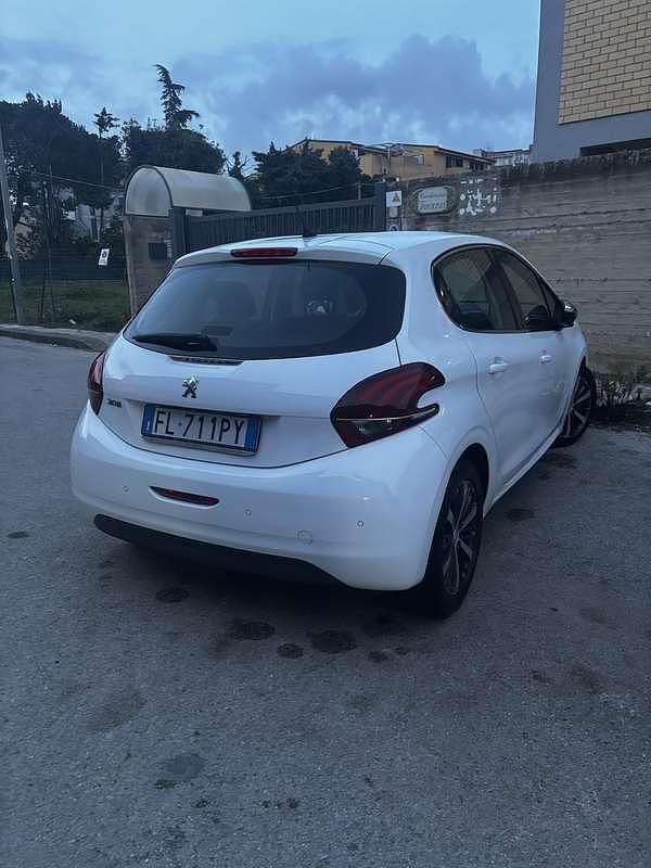 Usata Peugeot 208 Allure 99 CV (72 kW) 2017 Utilitaria