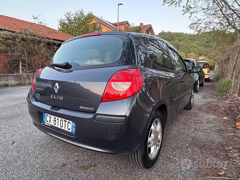 Usata Renault Clio III 2006 Grigio Berlina