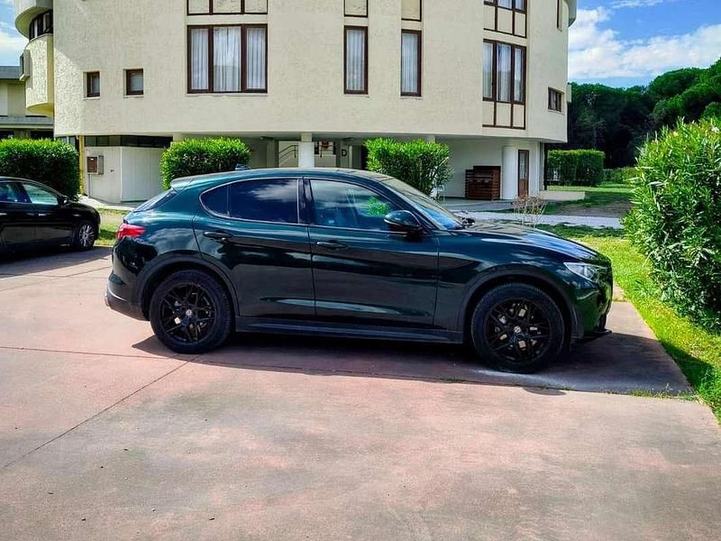 Usata Alfa Romeo Stelvio Executive 179 CV (131 kW) 2018 Verde SUV