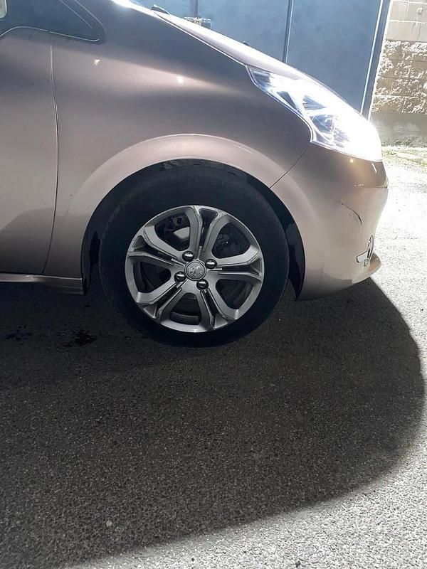 Usata Peugeot 208 Allure 2014 Utilitaria