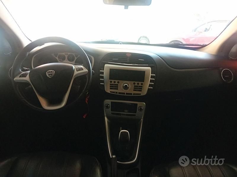 Usata Lancia Delta 120 CV (88 kW) 2013 Utilitaria