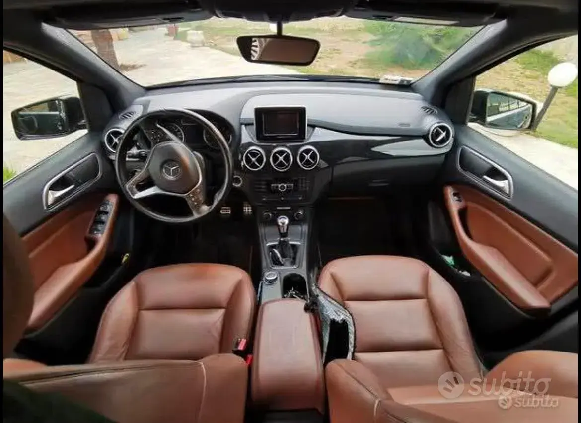 Usata Mercedes B180 109 CV (80 kW) 2012 Nero Utilitaria