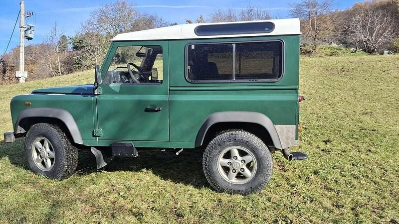 Usata Land Rover Defender SE 122 CV (89 kW) 2005 Verde Station wagon