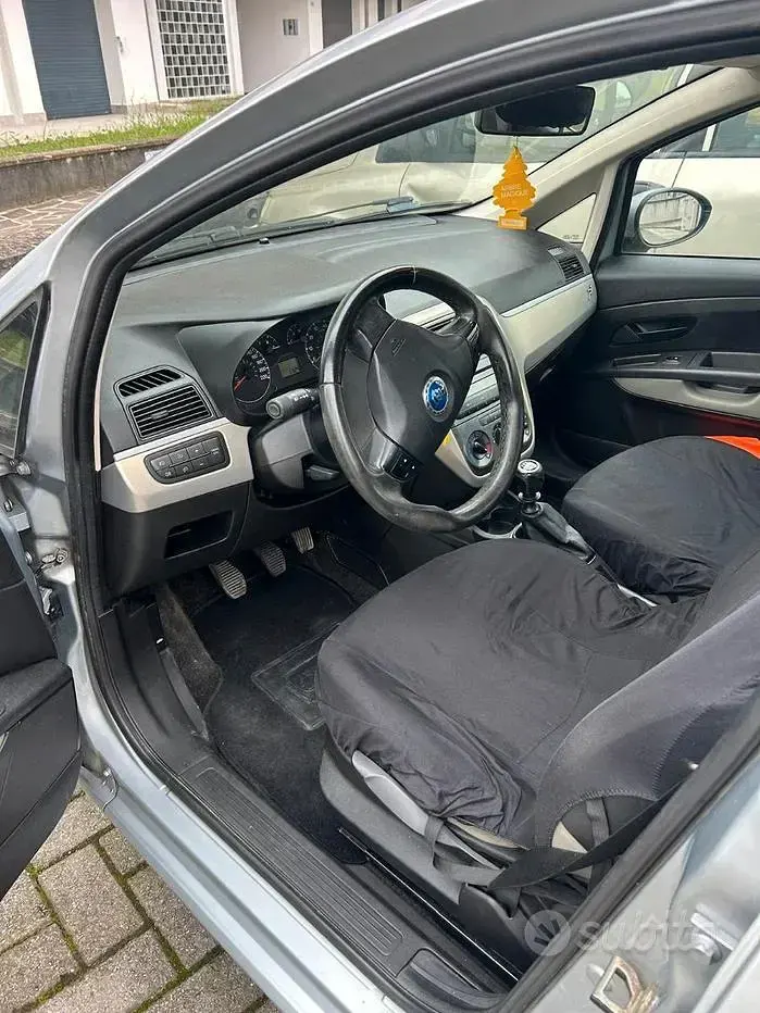 Usata Fiat Grande Punto Dynamic 65 CV (47 kW) 2007 Grigio Utilitaria