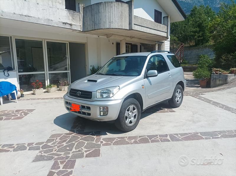 Usata Toyota RAV4 116 CV (85 kW) 2002 Grigio SUV