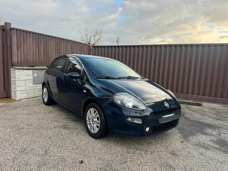 Blu Usata 2014 Fiat Punto Lounge Tre volumi | 2500 € (Ottimo prezzo) - Immagine 1/4