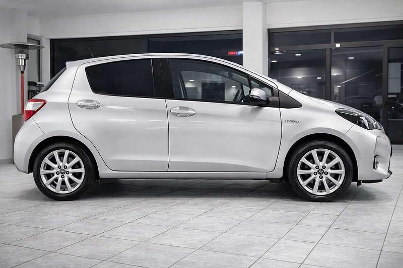 Brugt Toyota Yaris Hybrid Active 101 HK (74 kW) 2018 Sølv Sedan